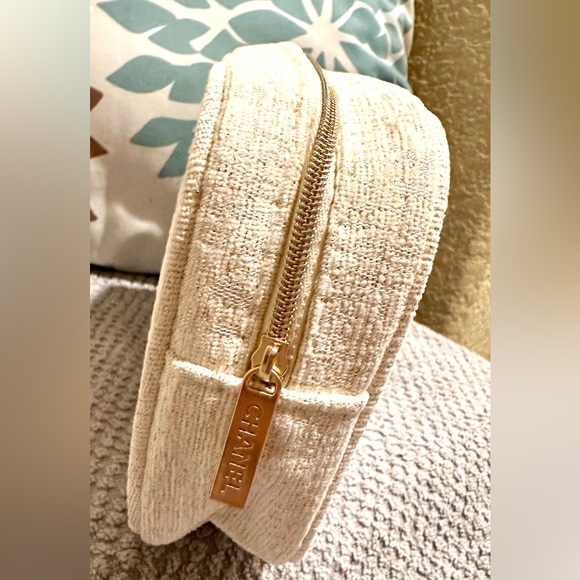 Chanel Cosmetic Case / Pouch - Picture 4 of 16